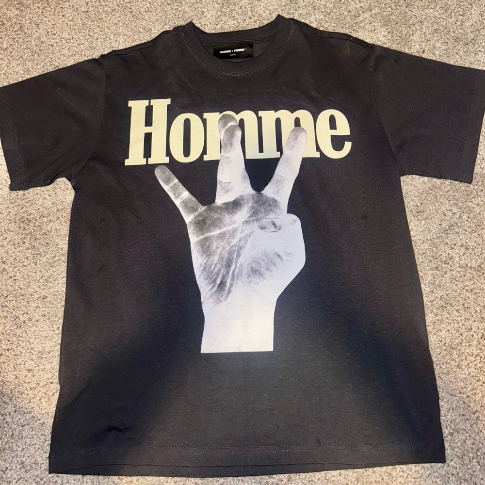 Homme+ Femme NWT Men's Twisted Fingers 
Graphic T-Shirt